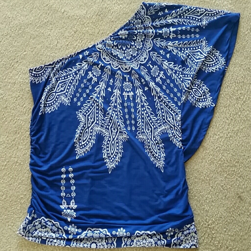 One shoulder top